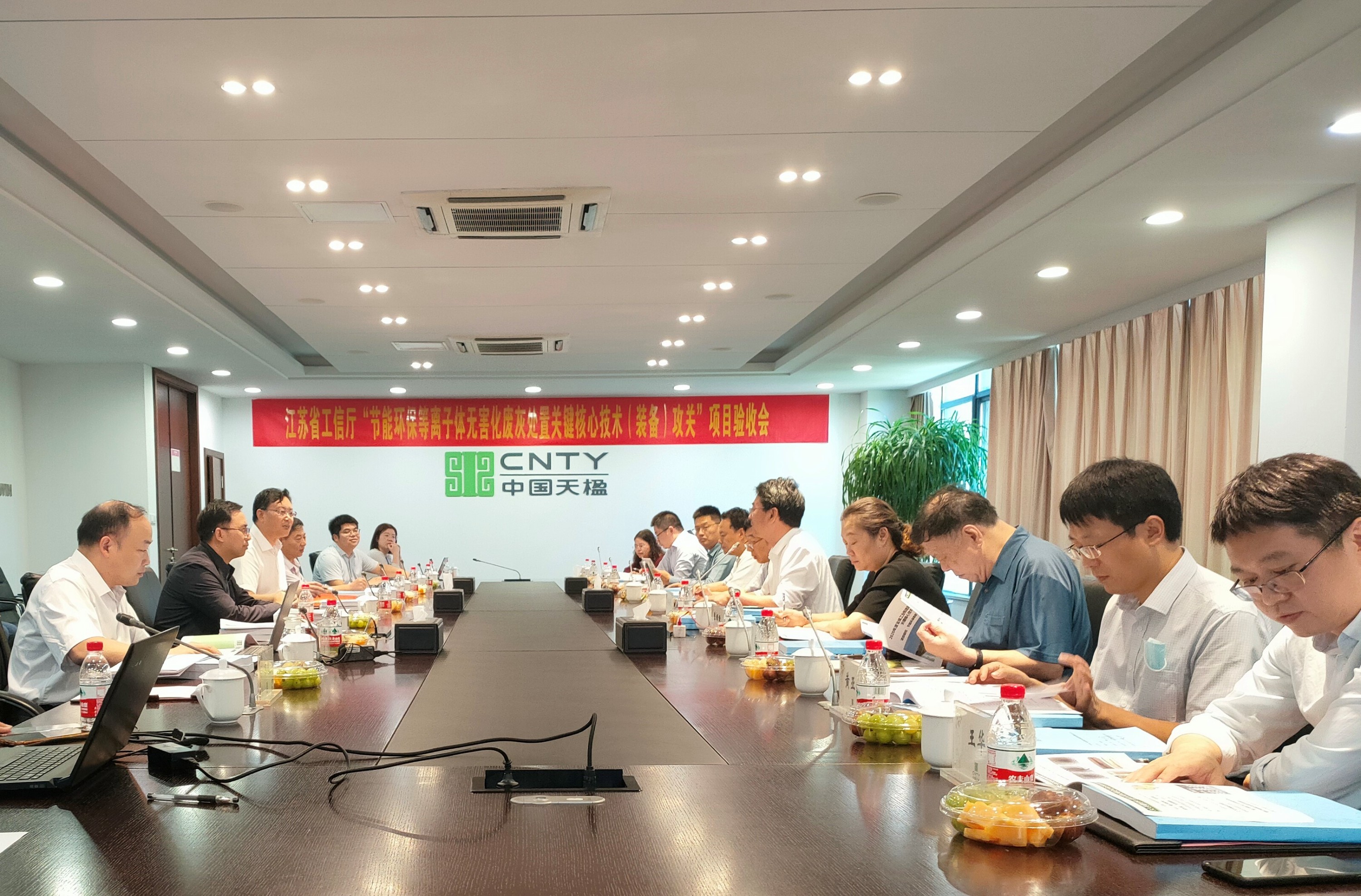 評(píng)審會(huì)議現(xiàn)場(chǎng)(左邊裁切后使用)