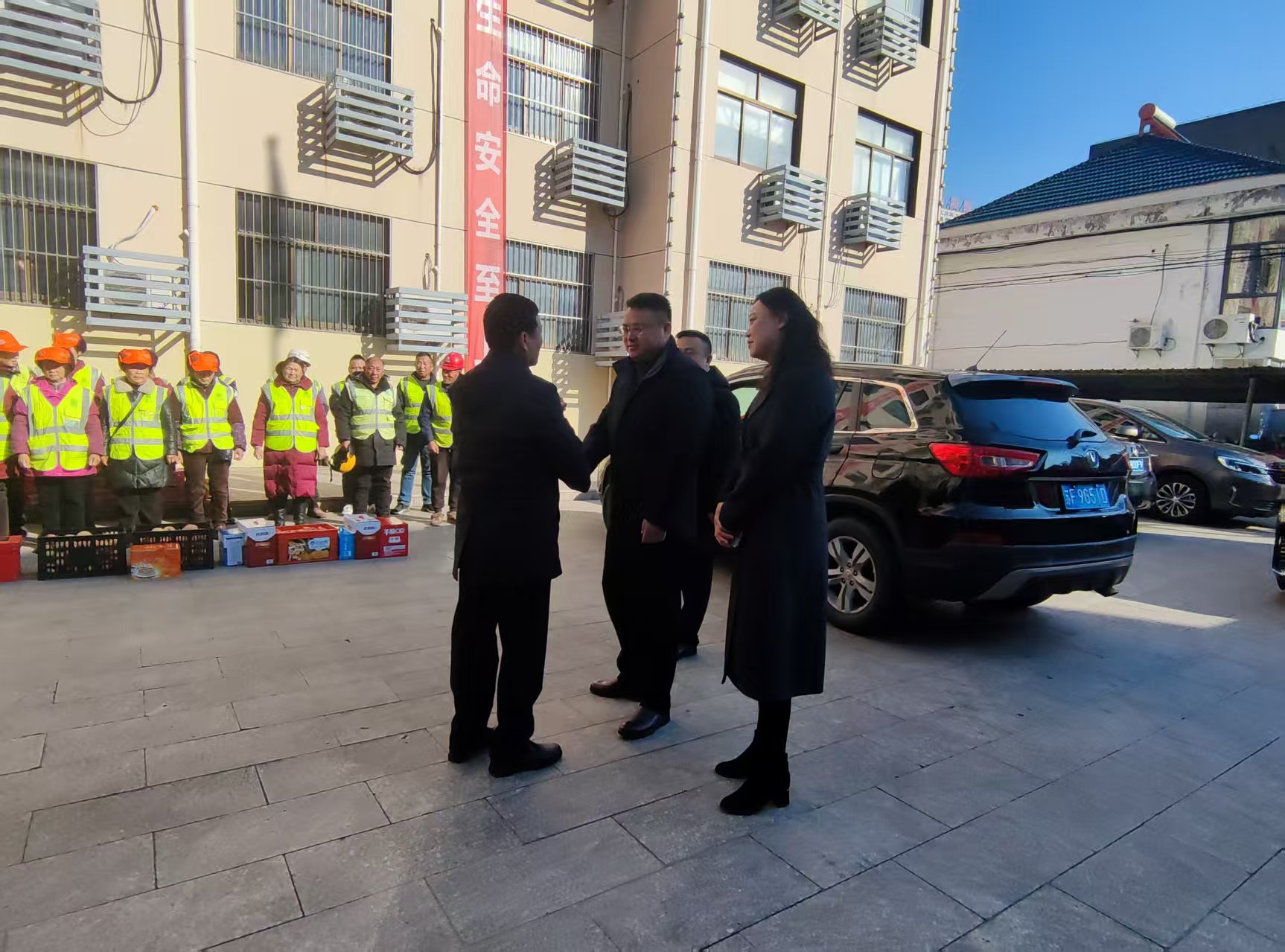 城中街道黨工委書(shū)記馮亞洲慰問(wèn)